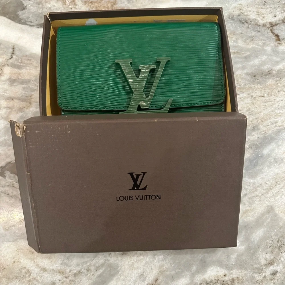 Louis Vuitton Green Crossbody Bag - Picture 2 of 5